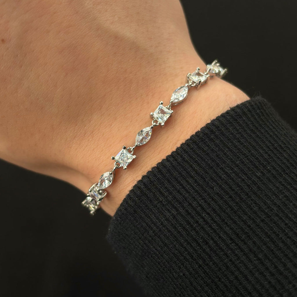 Tiny Cubic Bracelet